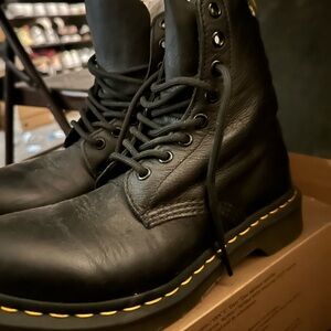 DR MARTENS women’s leather